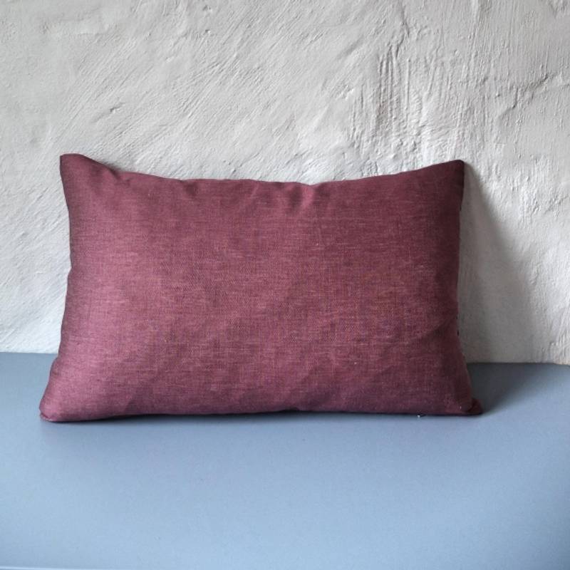 Gråsau FOLDOVER cushion |Vibrant| Fuchsia 002 Kompass