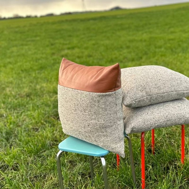 Tweed 5050 cognaq cushion