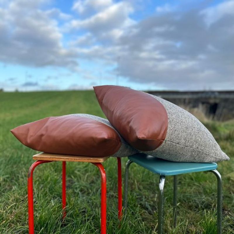 Tweed 5050 cognaq cushion